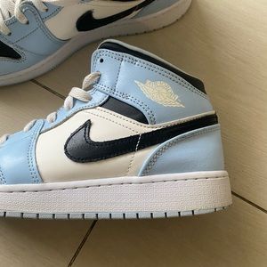 Nike Air Jordan 1 Mid Ice
Blue Sneakers 555112-40,
Size 5.5y